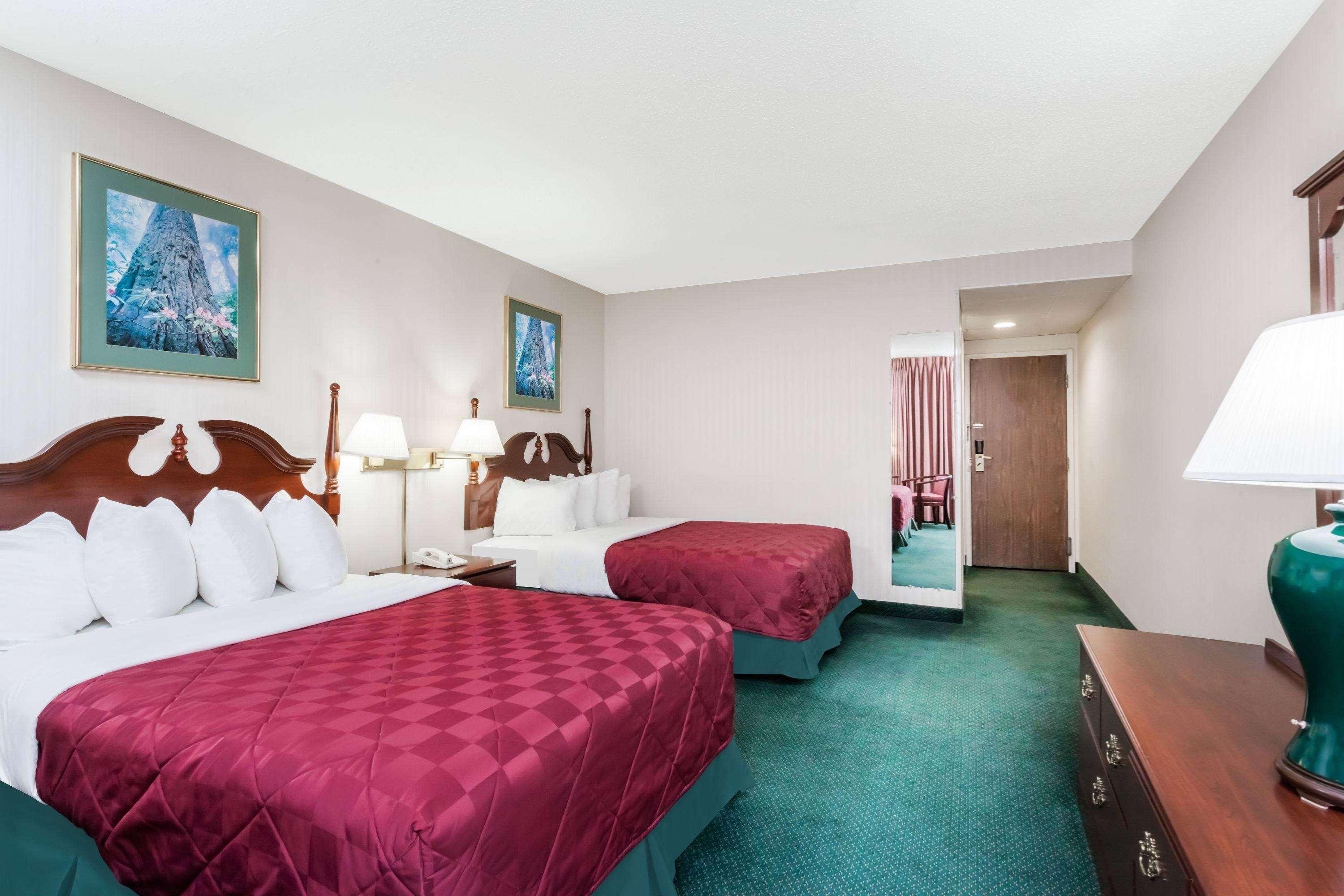 Baymont By Wyndham Queensbury/Lake George Экстерьер фото