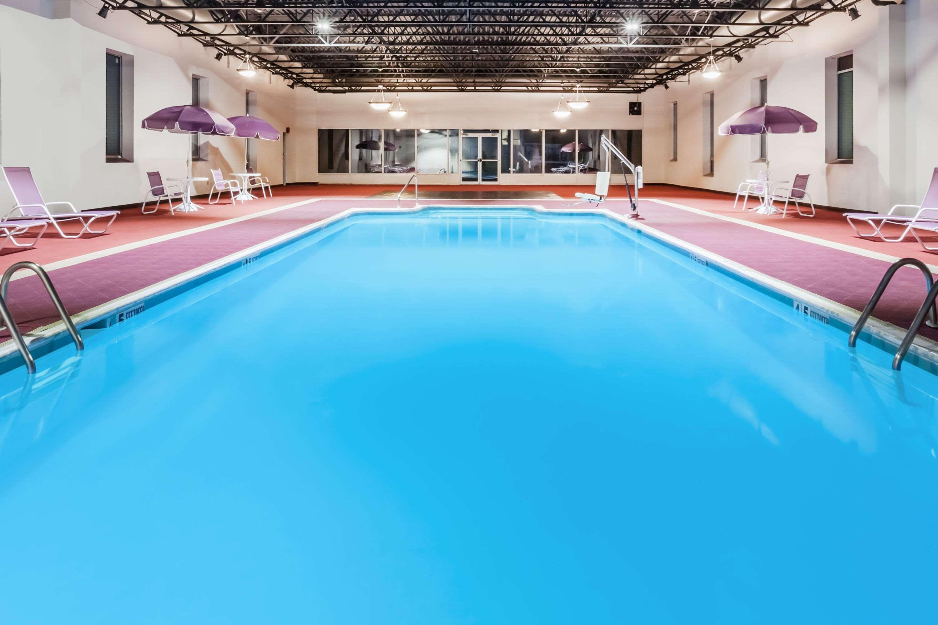 Baymont By Wyndham Queensbury/Lake George Экстерьер фото
