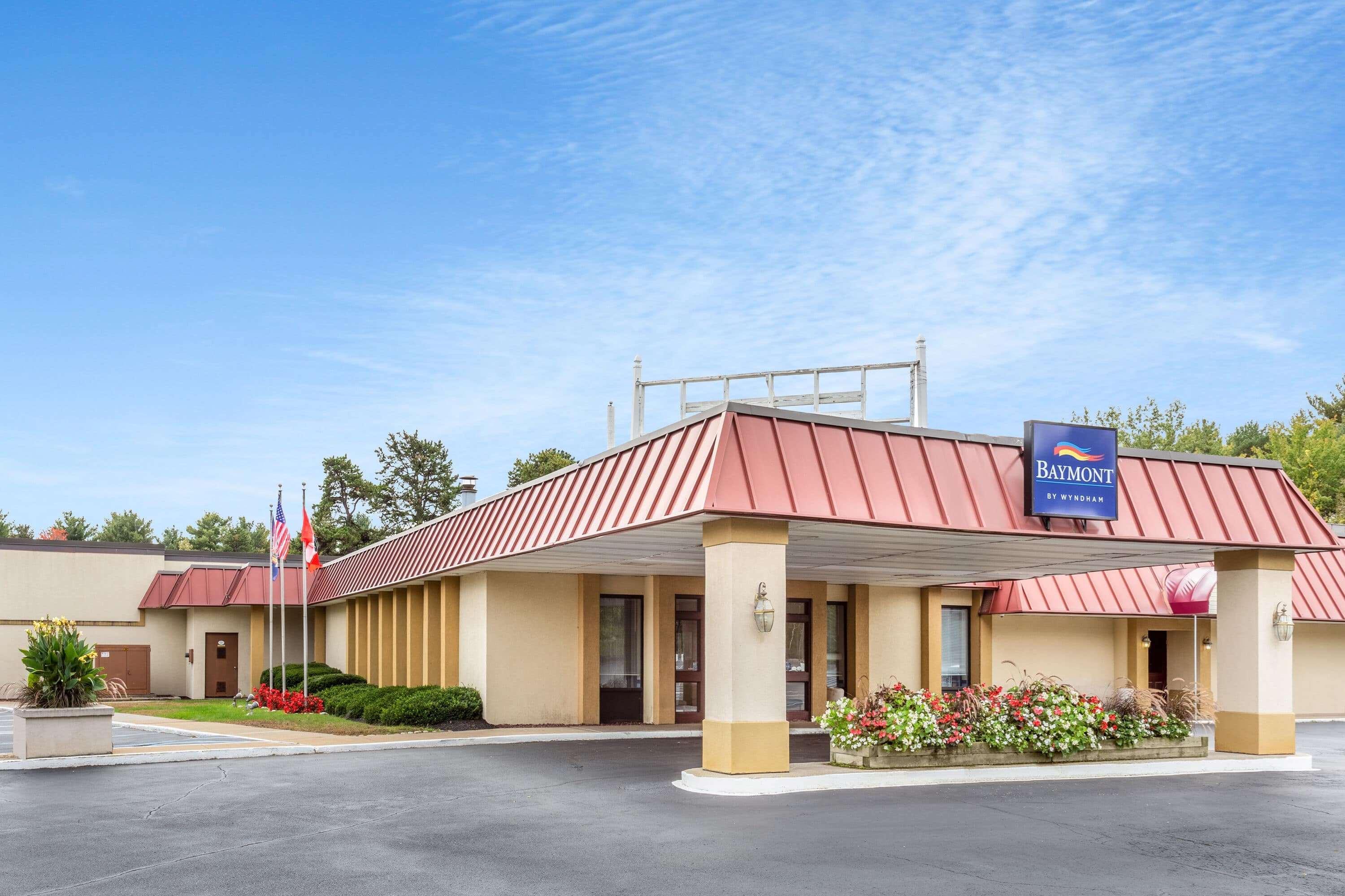 Baymont By Wyndham Queensbury/Lake George Экстерьер фото