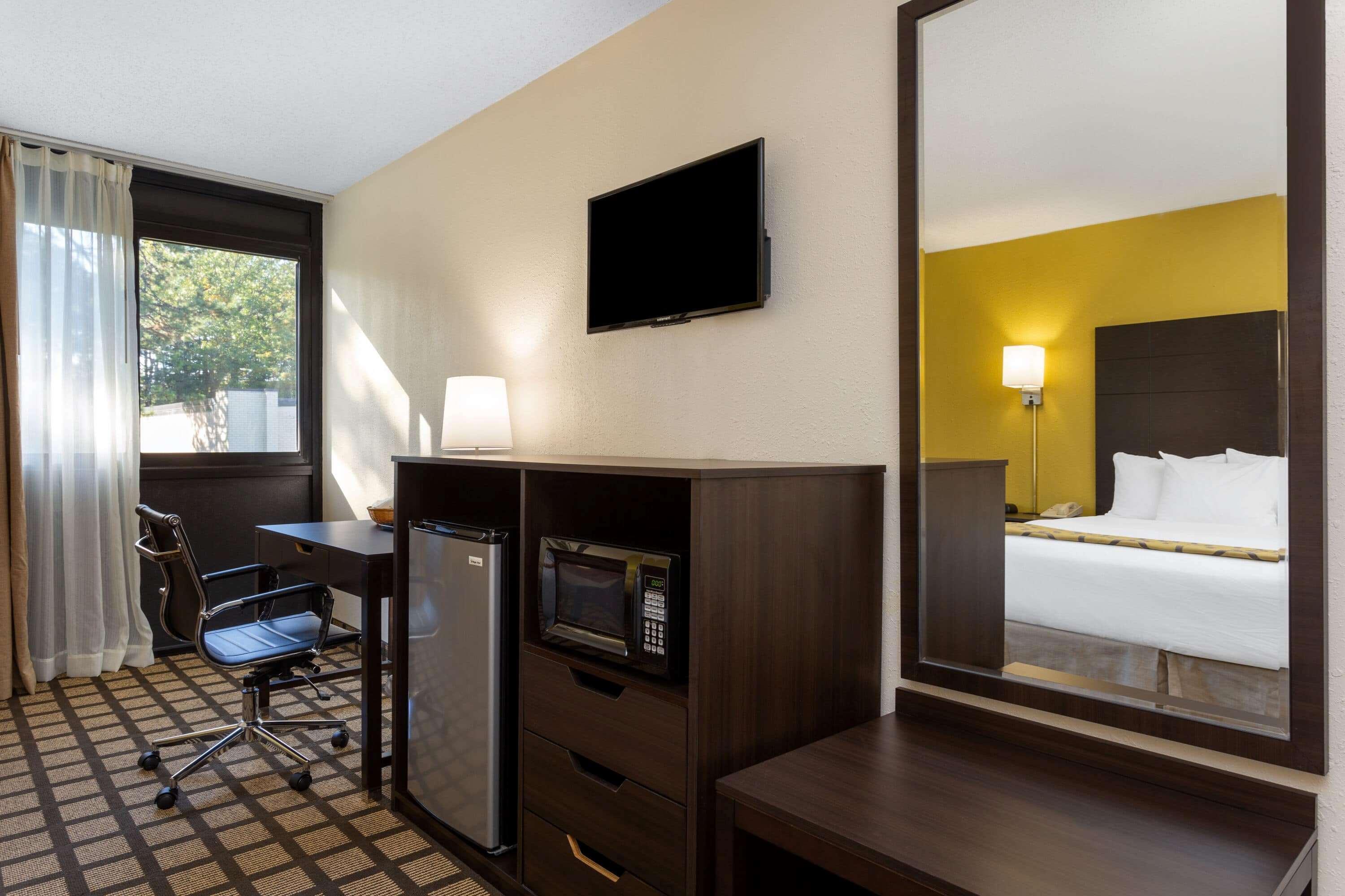 Baymont By Wyndham Queensbury/Lake George Экстерьер фото